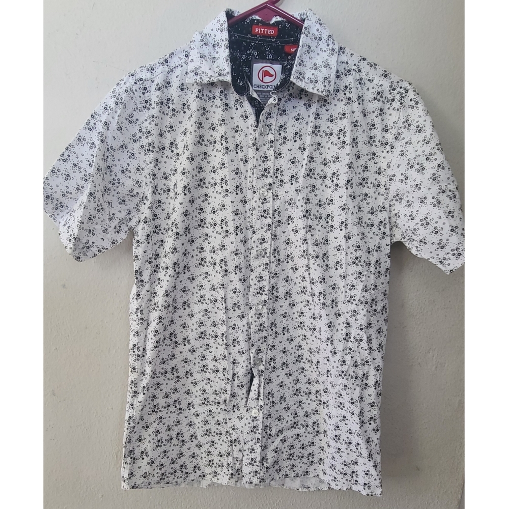 Fitted  short sleeve button down shirt Size: SP